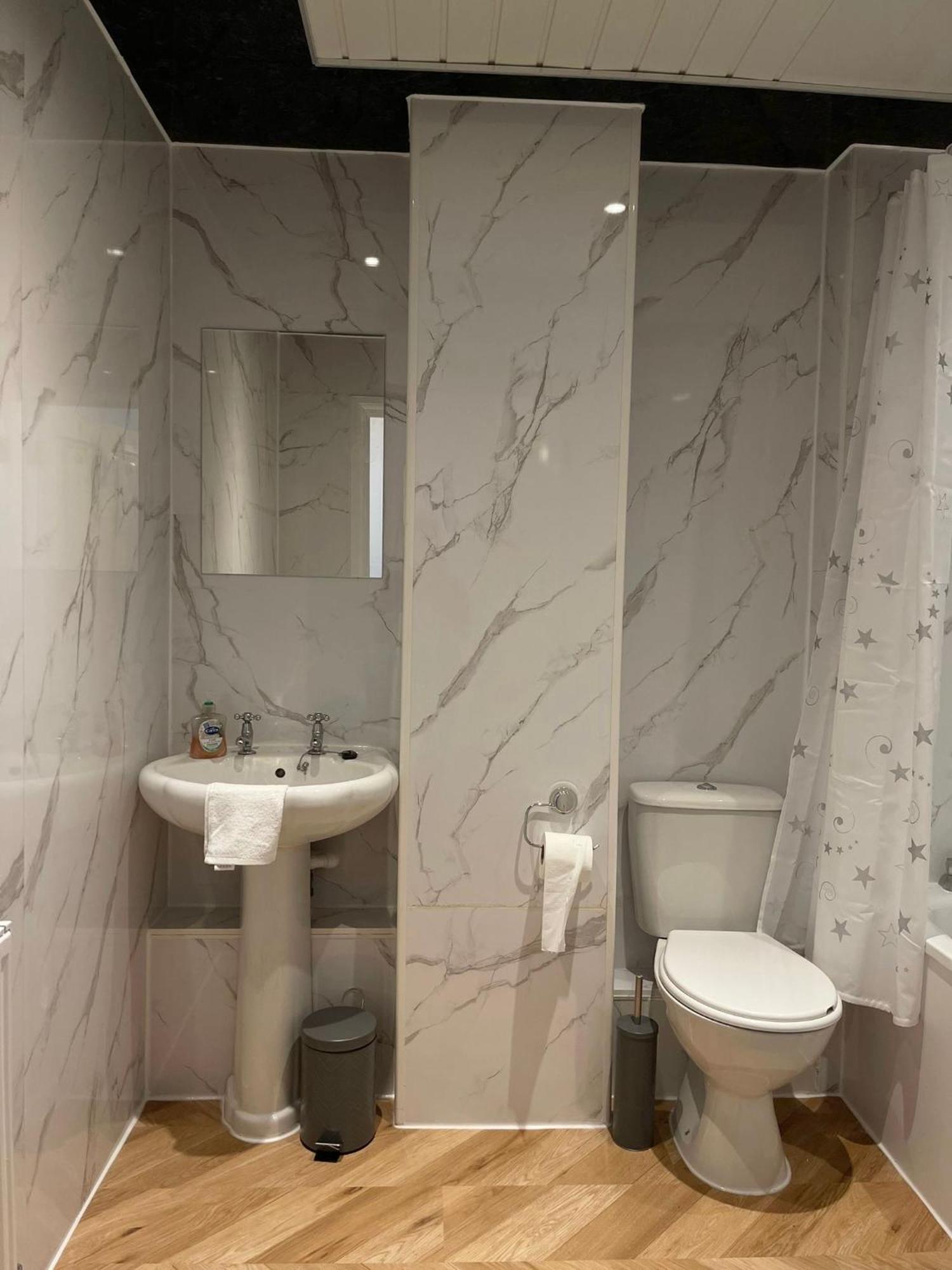 דאגנהאם Eldridge Court Apartment מראה חיצוני תמונה